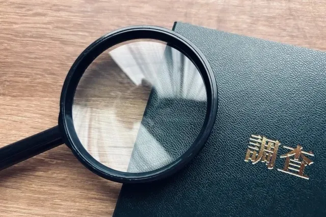 探偵の調査報告書で写真と行動記録を時系列で整理