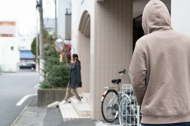 ストーカーの犯人の身元が不明